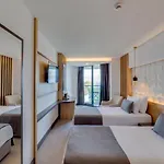 Signature Blue Hotel 5*