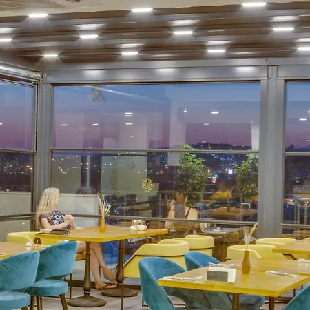 Signature Blue מלון