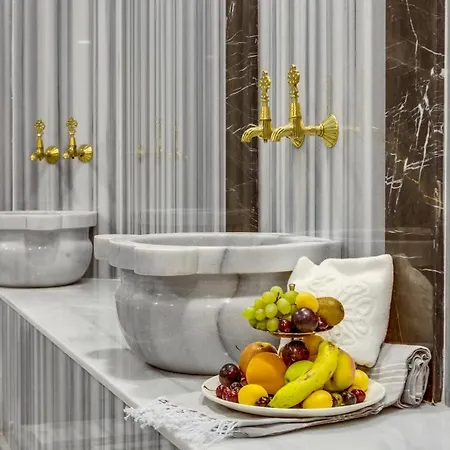 Signature Blue 5* קוסדסי