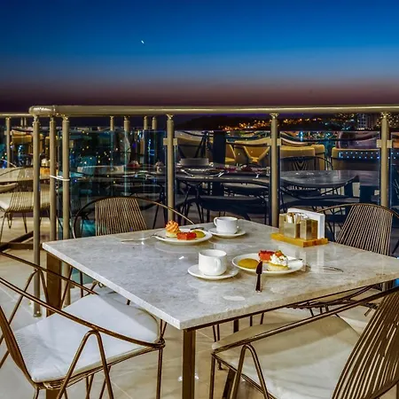 מלון Signature Blue 5*