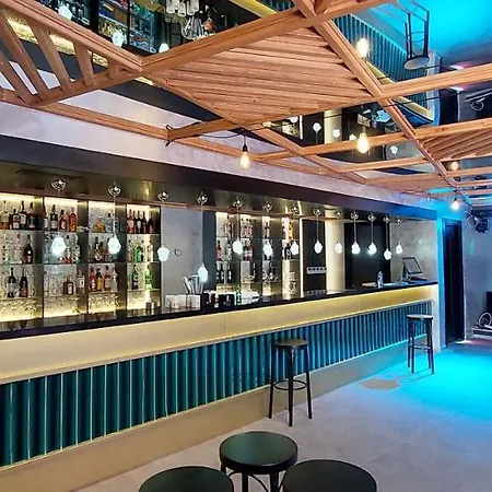 Signature Blue 5* קוסדסי