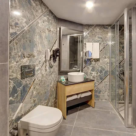 Signature Blue 5* קוסדסי