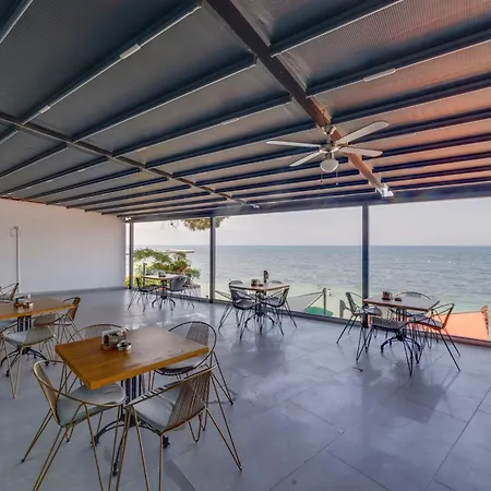 Signature Blue מלון